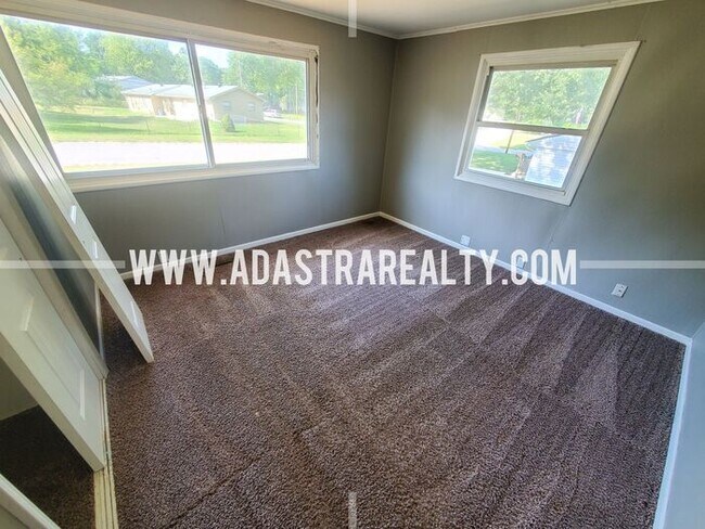 Building Photo - Beautiful Ranch Home in the Northland-Available NOW!!