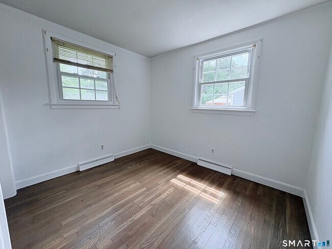 Building Photo - 43 Meadowbrook Rd