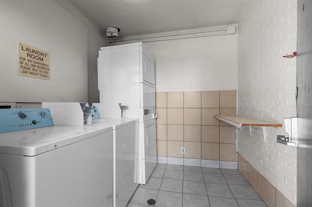 Building Photo - 320 E 4th St