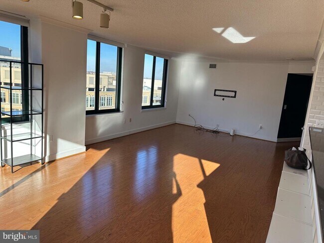 Building Photo - 1220 N Fillmore St