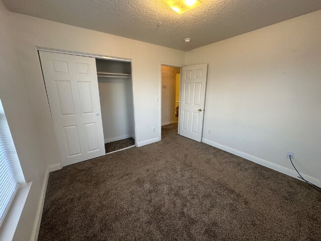 Building Photo - 108 Davis Ave