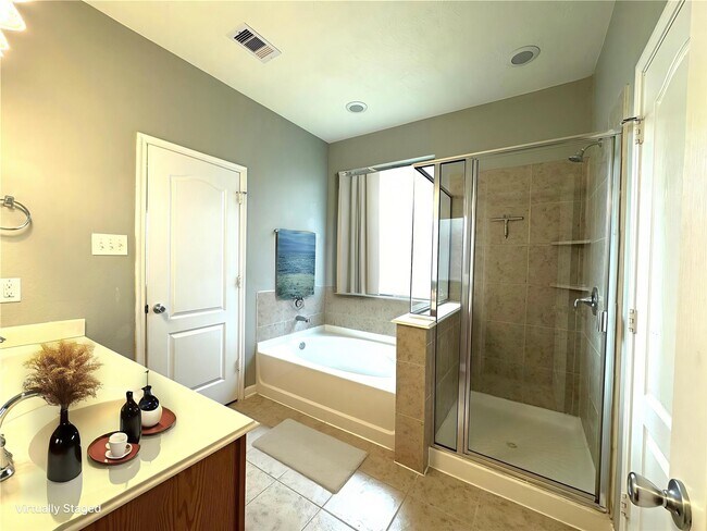 Building Photo - 21019 Blackstone Villa Ln