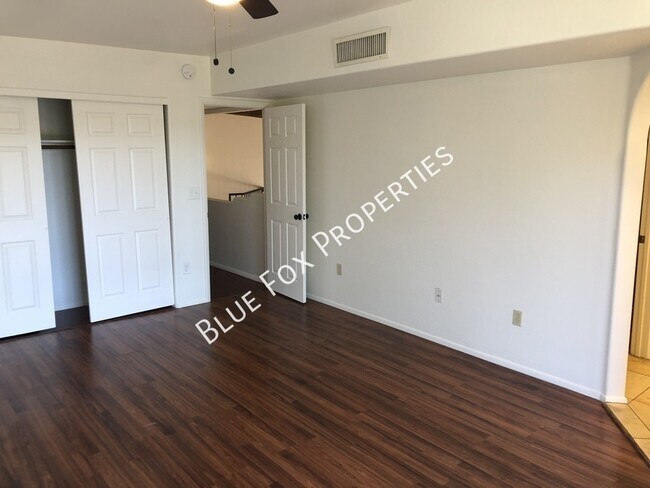 Building Photo - 759 W Clear Creek Way