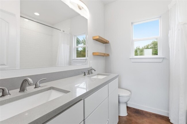 Building Photo - 10412 Parkwood Dr