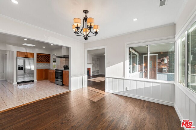 Building Photo - 6932 Mammoth Ave