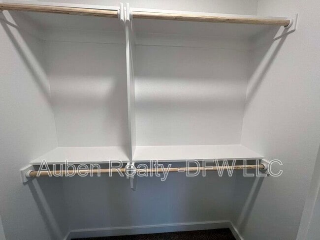 Building Photo - 2430 S Fannin Ave