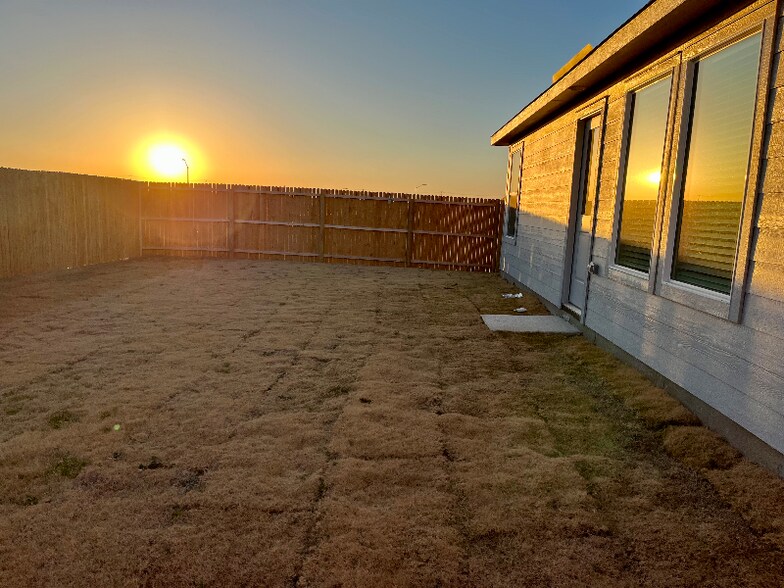 Building Photo - 1369 Blazin Bronco Trl