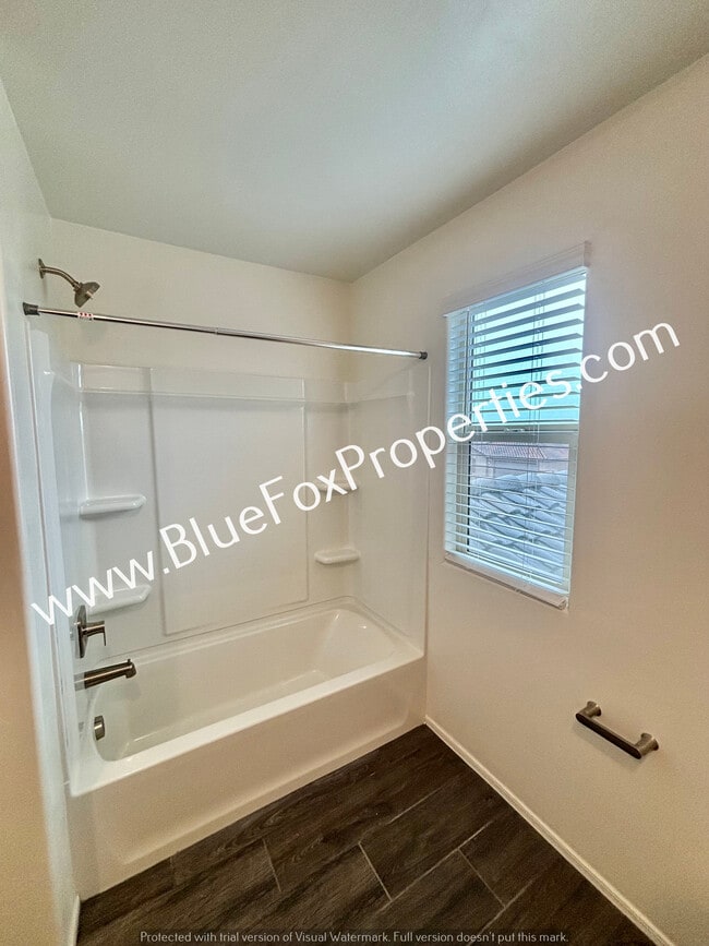 Building Photo - 8896 E Pantano Bluff Dr