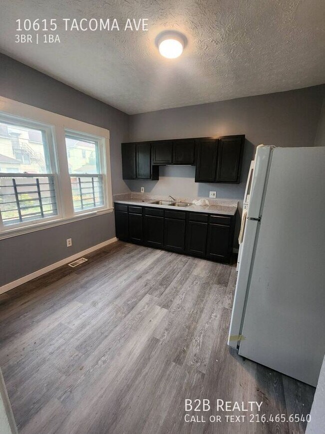 Building Photo - 10615 Tacoma Ave