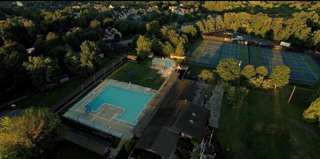 Building Photo - 10394 Meadowhead Cir