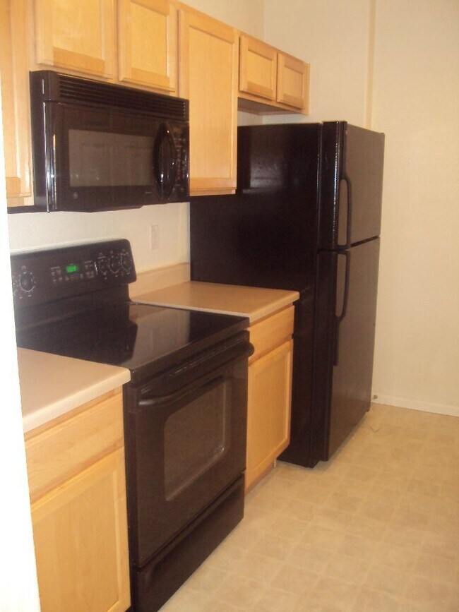 Building Photo - 2BR/2BA Condo + W/D + Pool+GYM-AVAIL 8/20