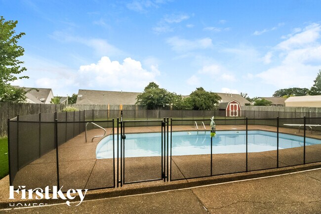 Building Photo - 11626 Millwind Dr