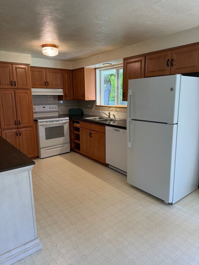 Building Photo - 1270 W Hilliard Ln