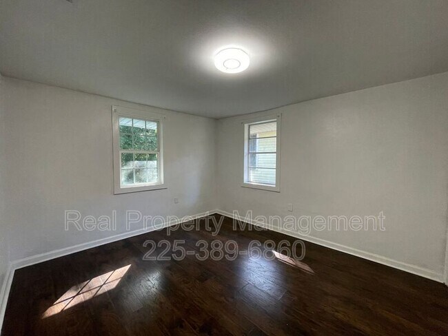 Building Photo - 9642 Lewis St
