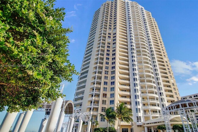 Building Photo - 808 Brickell Key Dr