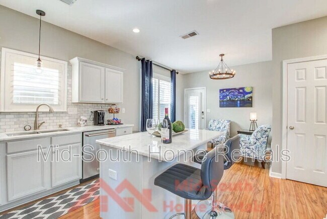 Building Photo - 1228 Island Pl E