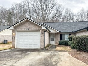 Building Photo - Great Gainesville location - 2/2 with Garage!