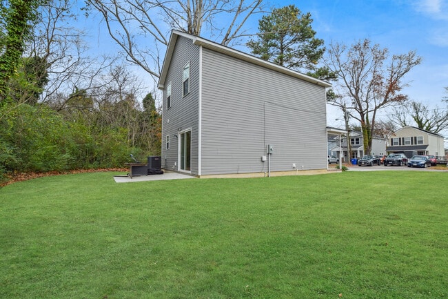 Building Photo - 305 N Division St