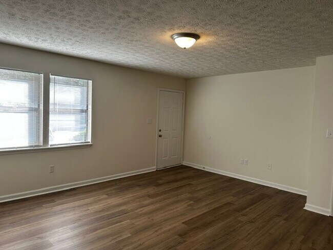 Building Photo - 115/117 Lake Dr