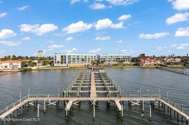 Building Photo - 225 Strand Dr