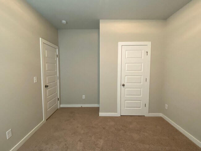 Building Photo - Home for Rent in Jemison, AL...  Available...