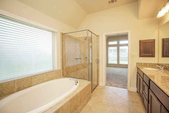 Building Photo - 1215 Watercrest Park Ln