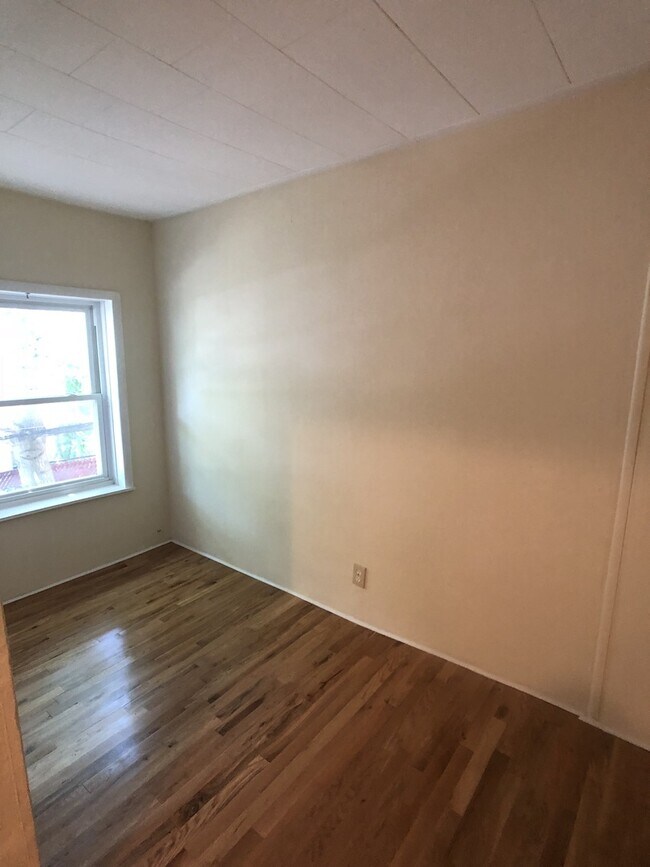 Building Photo - Well-maintained Passyunk Square 2 Bedroom Home! W/D! Yard!