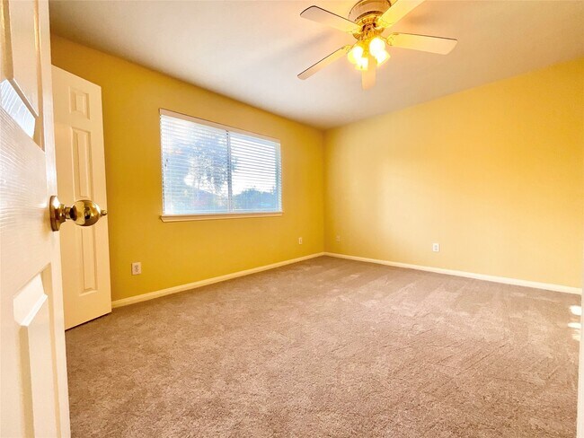 Building Photo - 17607 W Copper Lakes Dr