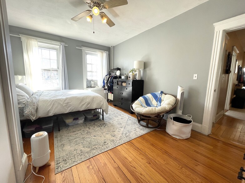 Building Photo - 374 Chestnut Hill Ave