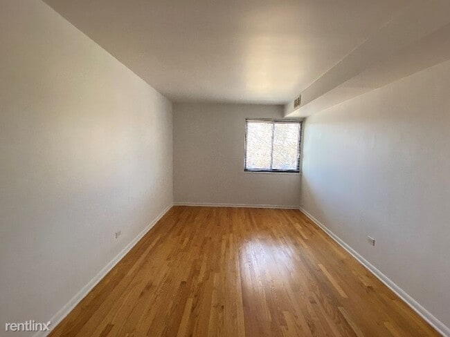 Building Photo - 2400 Dewes St