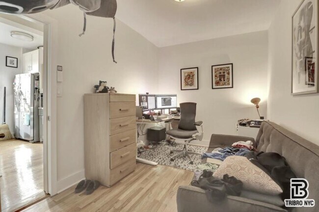 Building Photo - 3 bedroom in Queens NY 11385