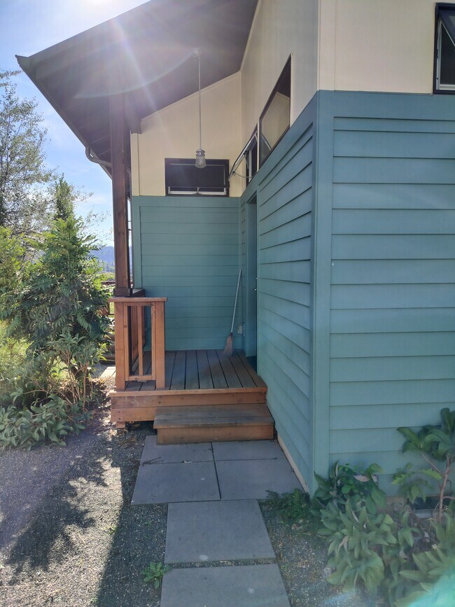 Front porch - 16261 SE Sun Ave