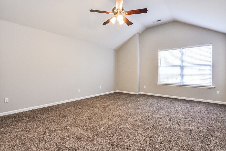 Building Photo - 2707 Brownlow Ct