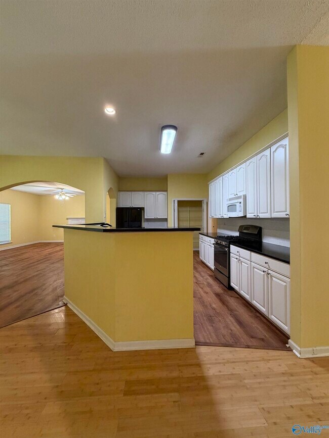 Building Photo - 216 Horseshoe Bend S