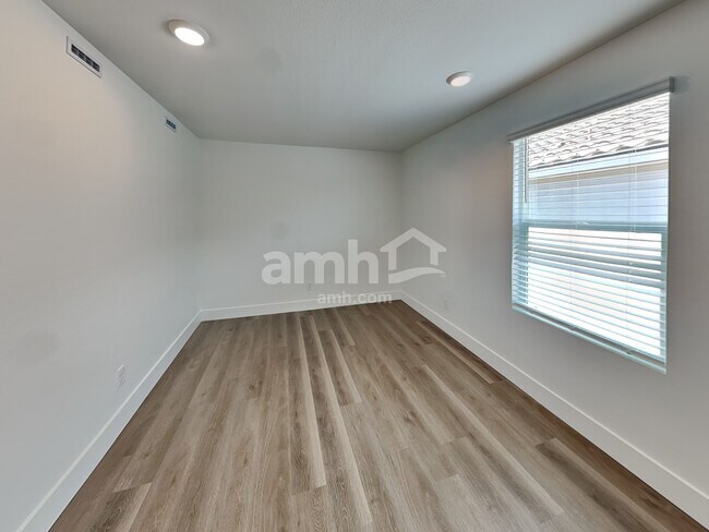 Building Photo - 11159 Magallanes St