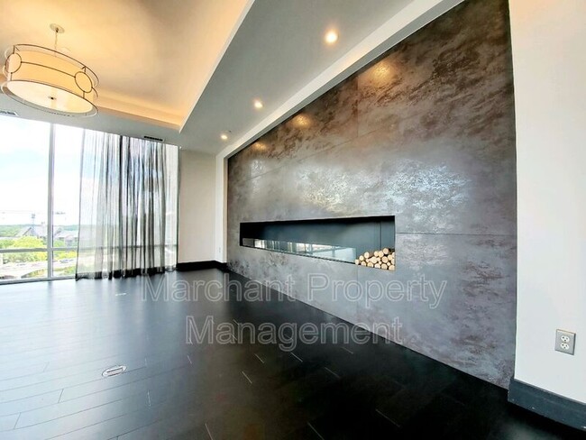 Building Photo - 220 Riverplace