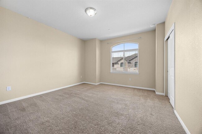 Building Photo - 2880 Donnell Dr