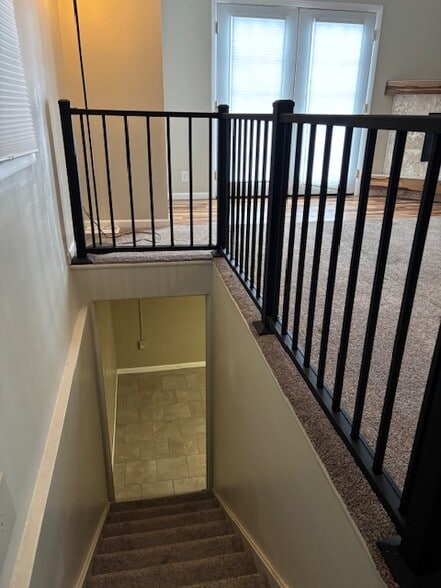 Building Photo - 210 Lox Ct