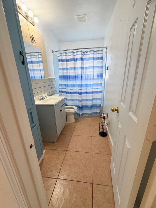 Building Photo - 207 Inwood Ln