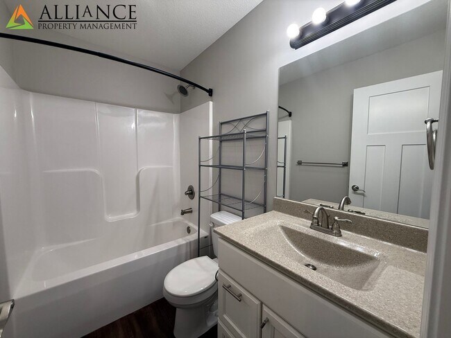Building Photo - 112 Quail Ct