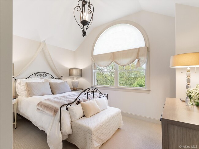 Building Photo - 7 Stillwaters Ln