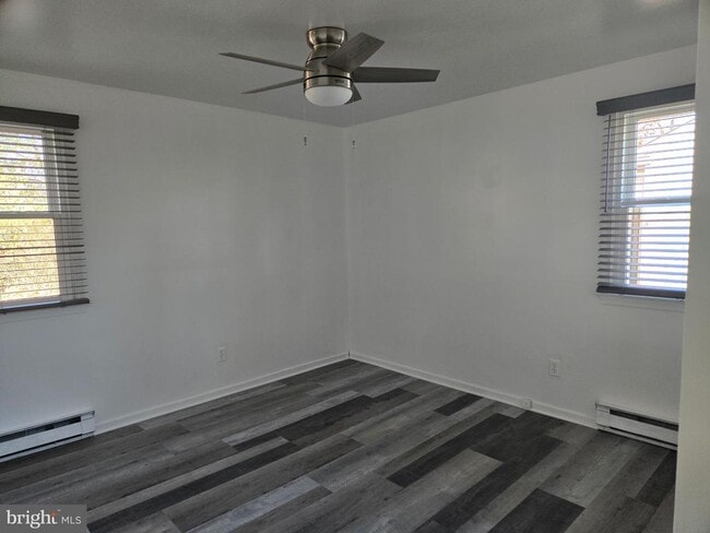 Building Photo - 311 E Park Ave