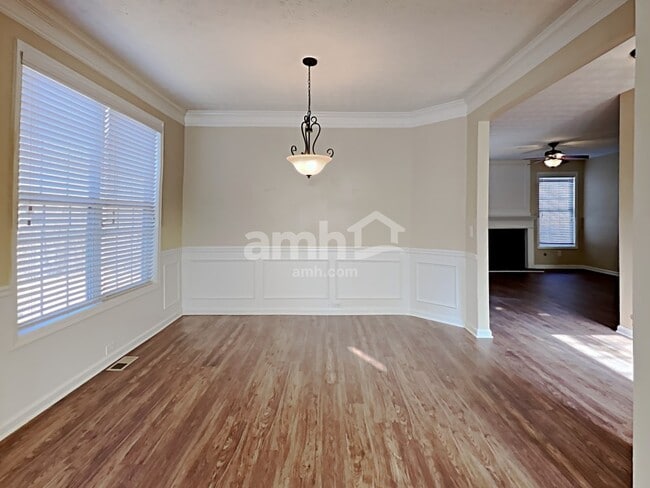 Building Photo - 320 Lazy Willow Lane