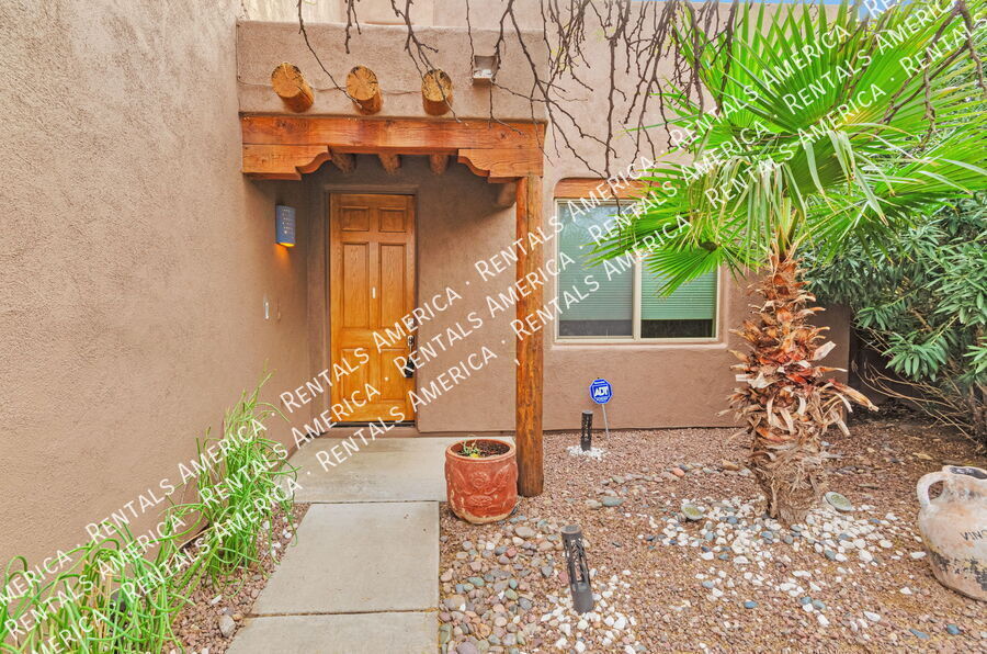 Building Photo - 2974 N Cardell Cir