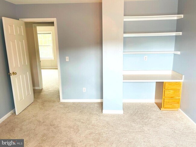 Building Photo - 9 Scarlet Oak Cir