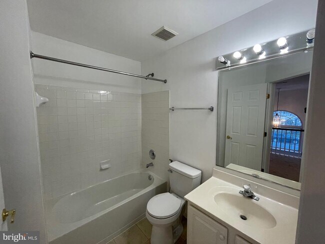 Building Photo - 25869 Flintonbridge Dr