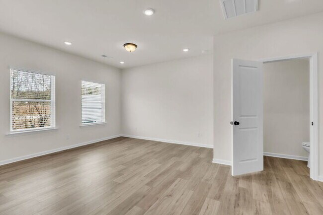 Building Photo - New Construction 3BR/2.5BA Townhome with Loft in Downtown Travelers Rest