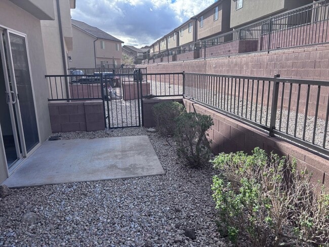 Building Photo - 4bd | 2.5 Bath | 2 Car Detached Desert Canyon Townhome Now Available