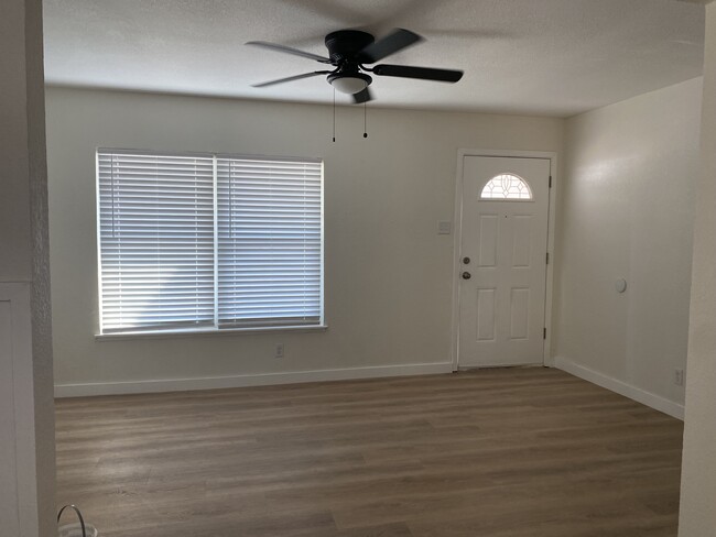 Living room / front door - 6811 Blue Ash Dr