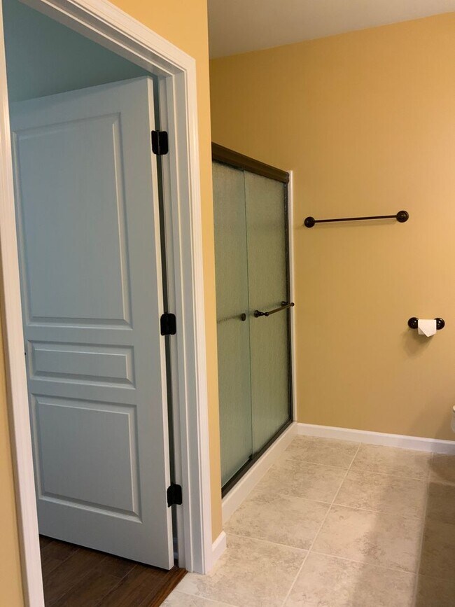 Building Photo - Move in ready in a wonderful Active 55+ Ad...